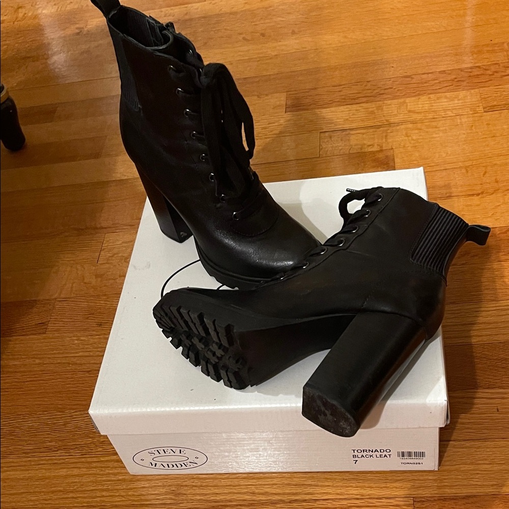 Steve Madden Black Lace-Up Chunky Heel Ankle Boots